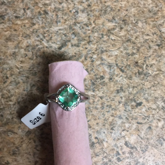 Green ring - Picture 2 of 2